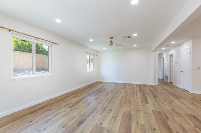 Building Photo - 12365 Horado Rd