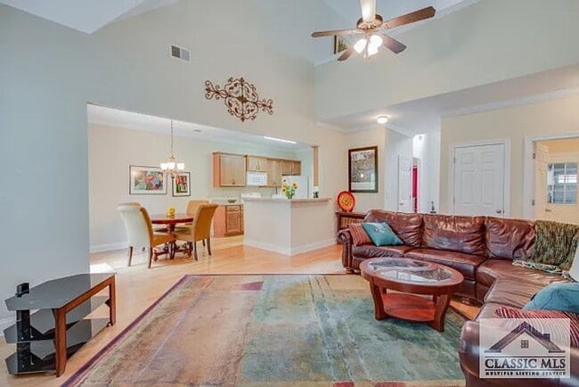 Building Photo - 1190 Brookshire Dr