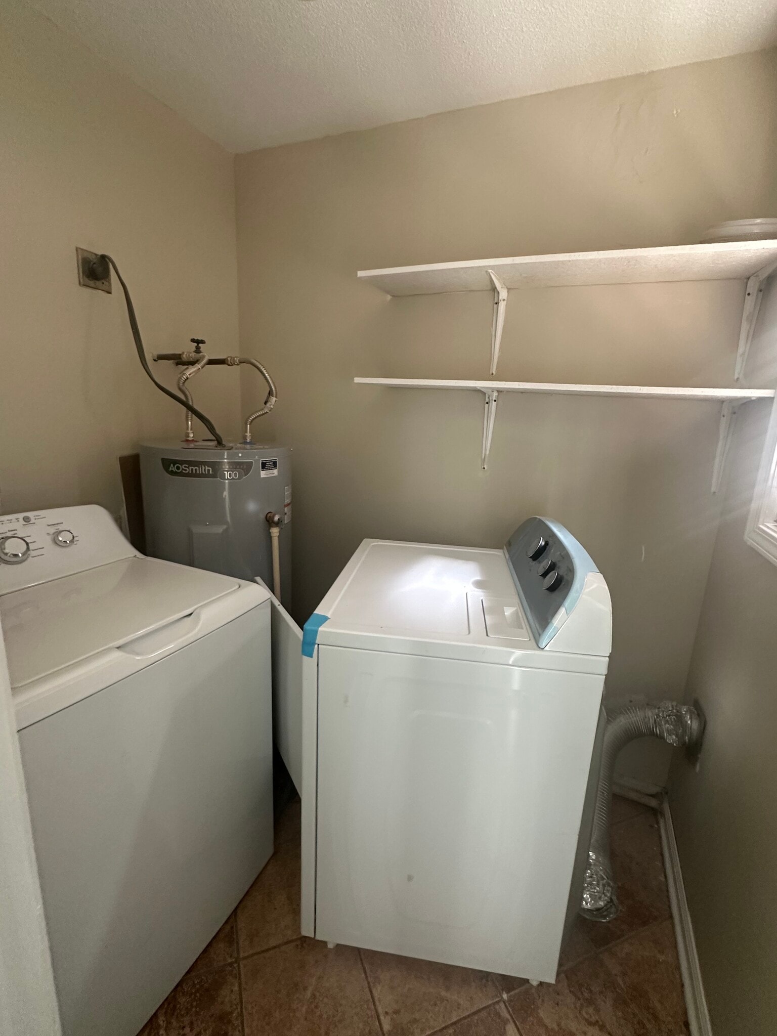 Separate laundry room - 511 Harris Estate Dr