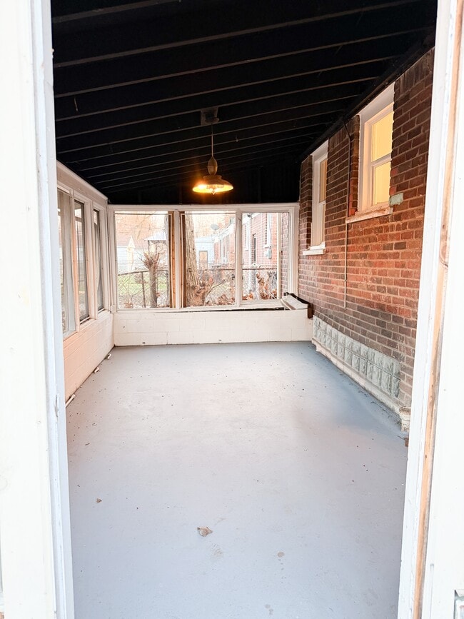Building Photo - 9220 Mansfield St
