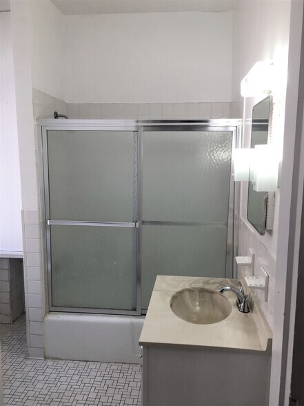 Building Photo - 25 W Boscawen St