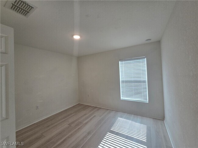 Building Photo - 120 NW 25th Ave