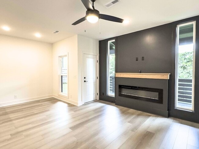 Building Photo - 6 Dutch Dr