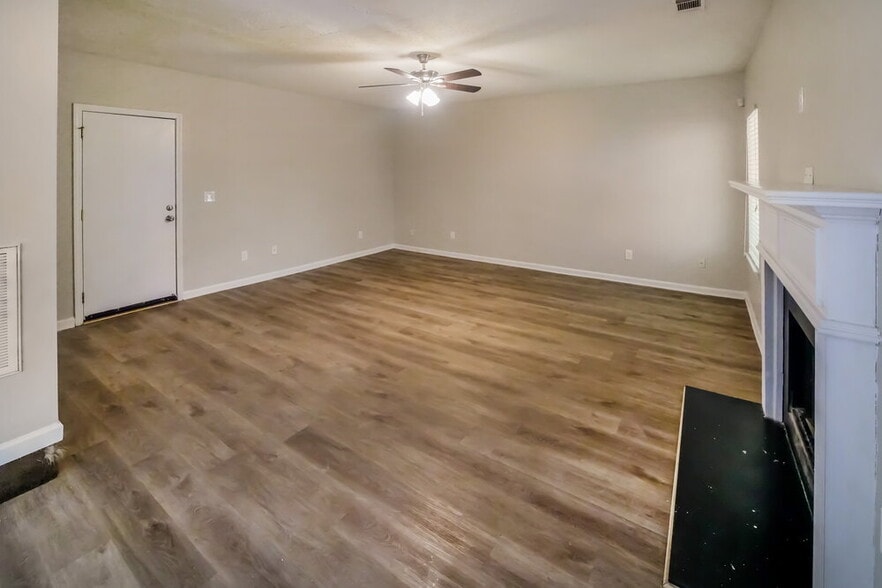 Building Photo - 4554 Glider Cir