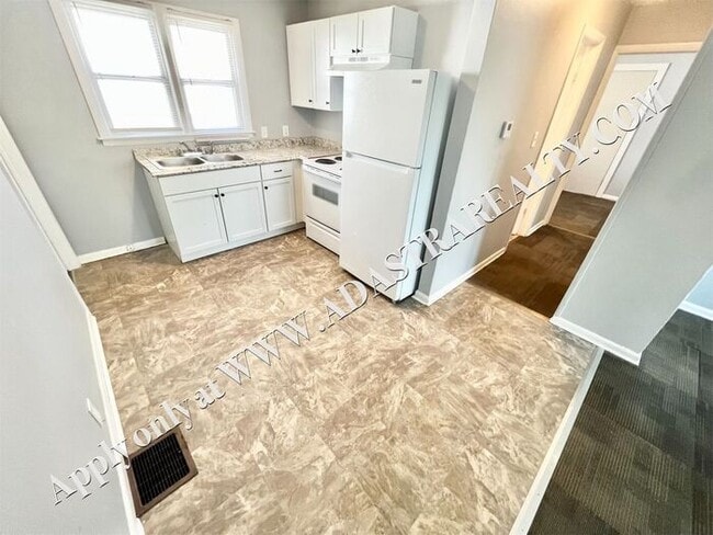 Building Photo - Beautiful 2 Bed 1 Bath Duplex in Independence-Available in FEBRUARY!!