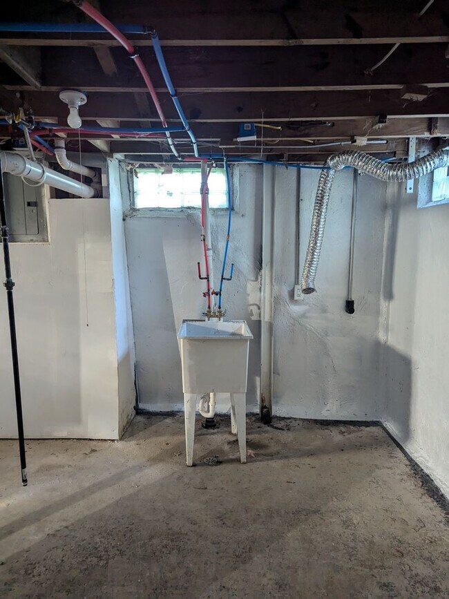 Building Photo - 5217 Neff-2 BED & 1 BATH FOR RENT