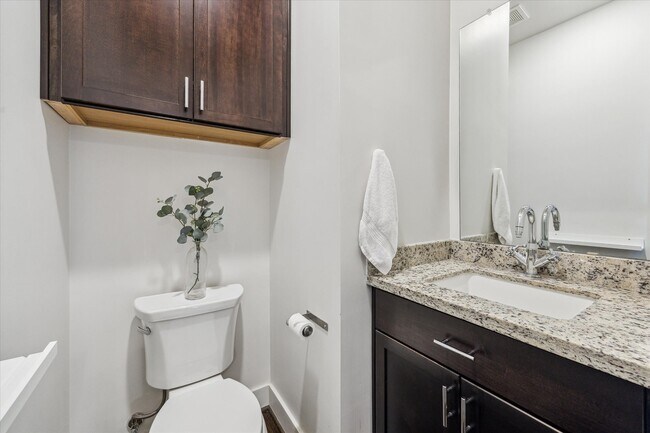 Building Photo - 2118 Sabine St