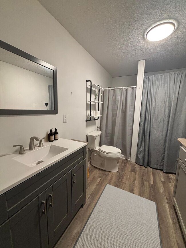 Building Photo - 2BR Condo – Close to UNCW, Wrightsville Be...