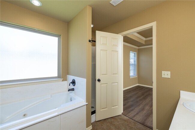 Building Photo - 515 Liem Cir