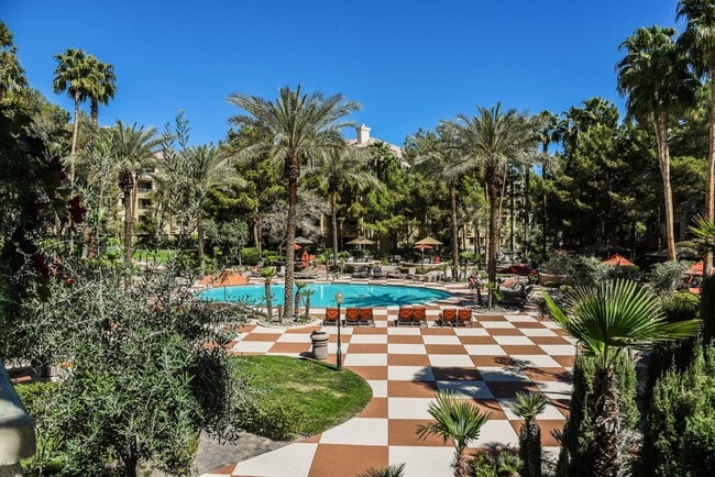 Building Photo - Fully furnished (Short Term Available) / Guard Gated / Walking Distance to LV Strip