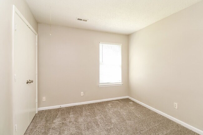 Building Photo - 12144 Stewarts Crossing Dr