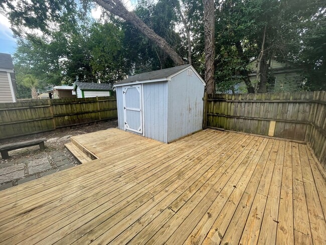 Building Photo - Historic Downtown Wilmington Cottage