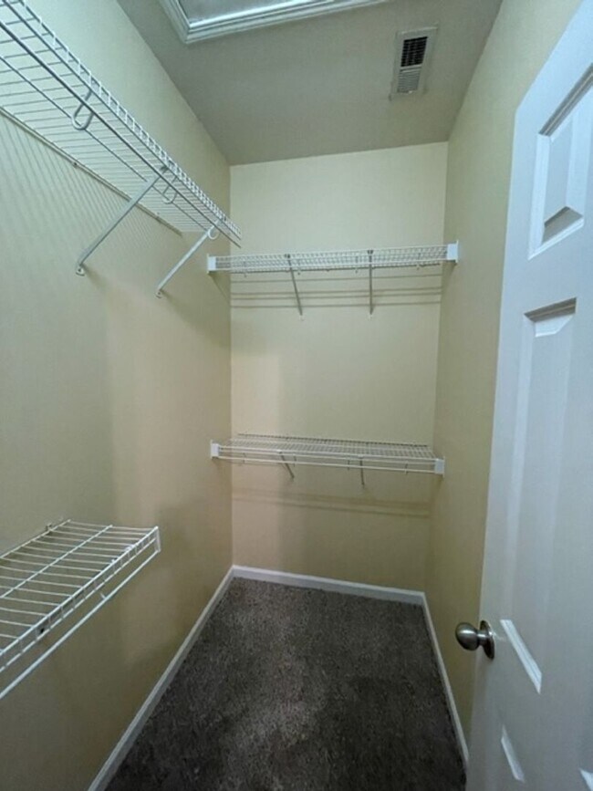 Building Photo - Come take a look at this end unit 3 bedroom, 2.5 bath townhouse located in very desirable FORT MI...