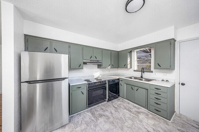 Building Photo - 911 SW 35th St