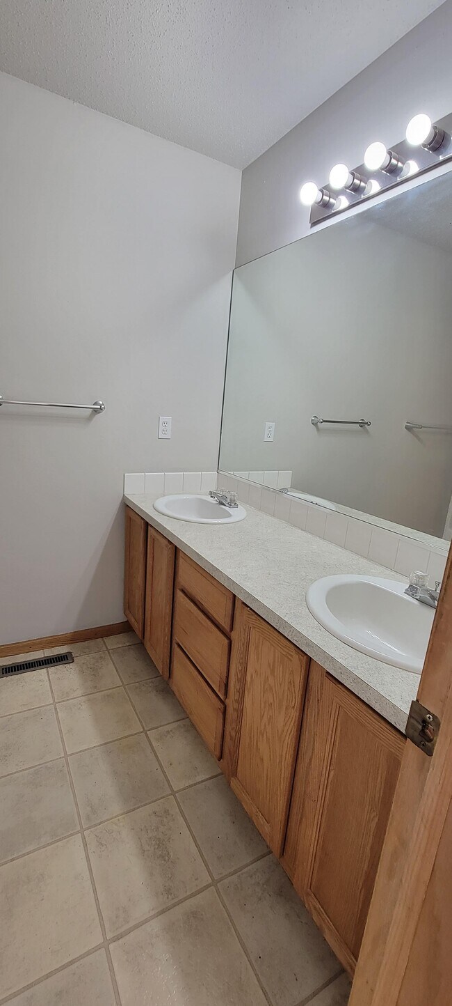 Building Photo - 2165 Copper Wynd Dr