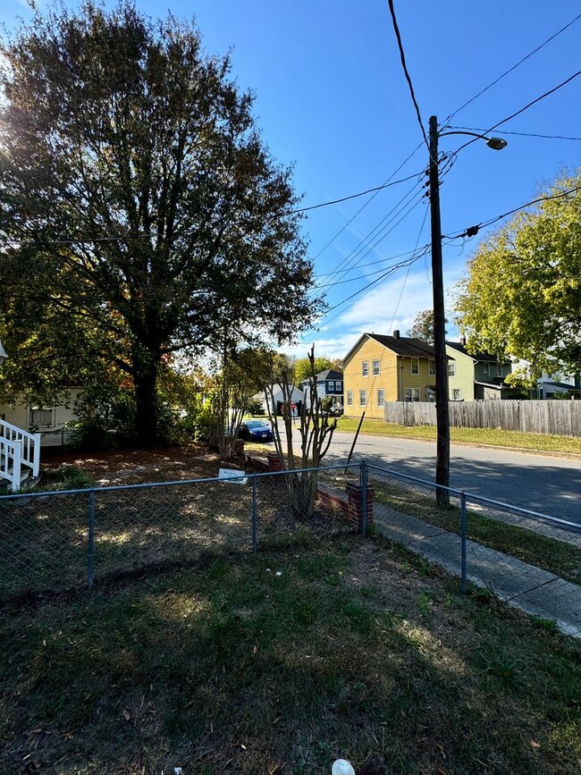 Building Photo - Spacious 4 bedroom 2 bath House in Richmond