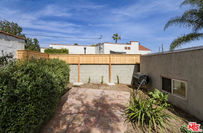 Building Photo - 3659 Glenfeliz Blvd