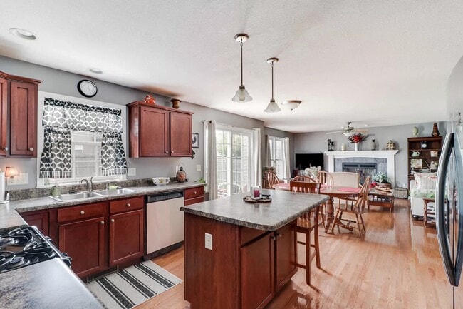 Building Photo - 2867 Blue Heron Rd