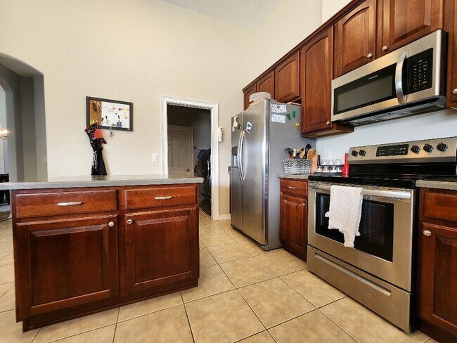 Building Photo - Beautiful 4 Bedroom 4 Bath Home In Ruskin