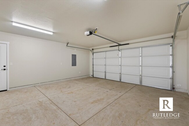 Building Photo - 1101 Annalise St