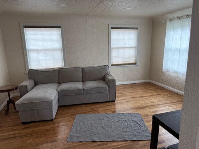 Building Photo - Perfect Old Colorado City 2 Bedroom