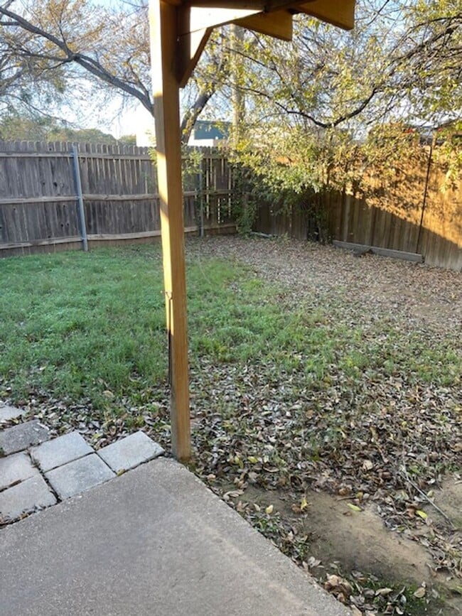 Building Photo - 322 Spring Branch Ln