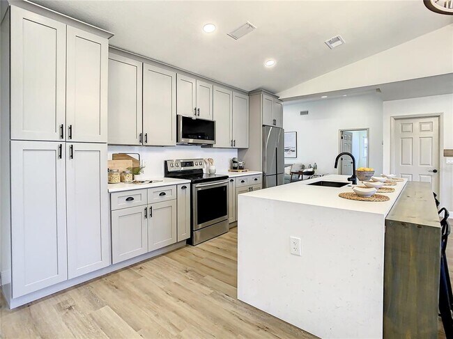 Building Photo - 7384 Van Lake Dr