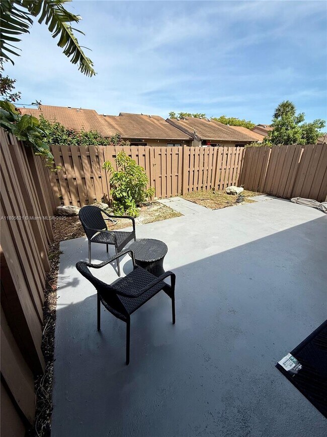 Building Photo - 2062 SW 82nd Ave