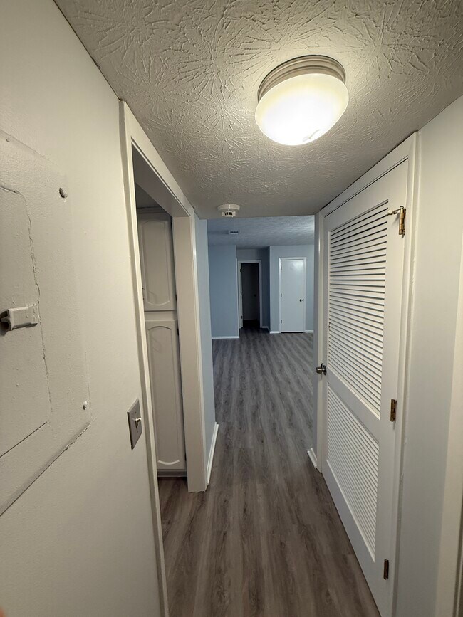 Building Photo - 1103 Canyon Point Cir