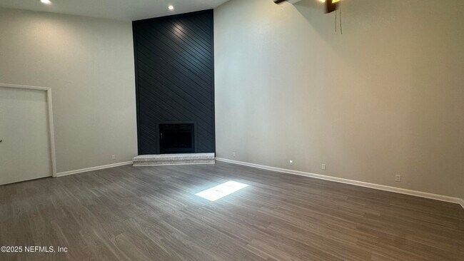 Building Photo - 217 Loring Ct