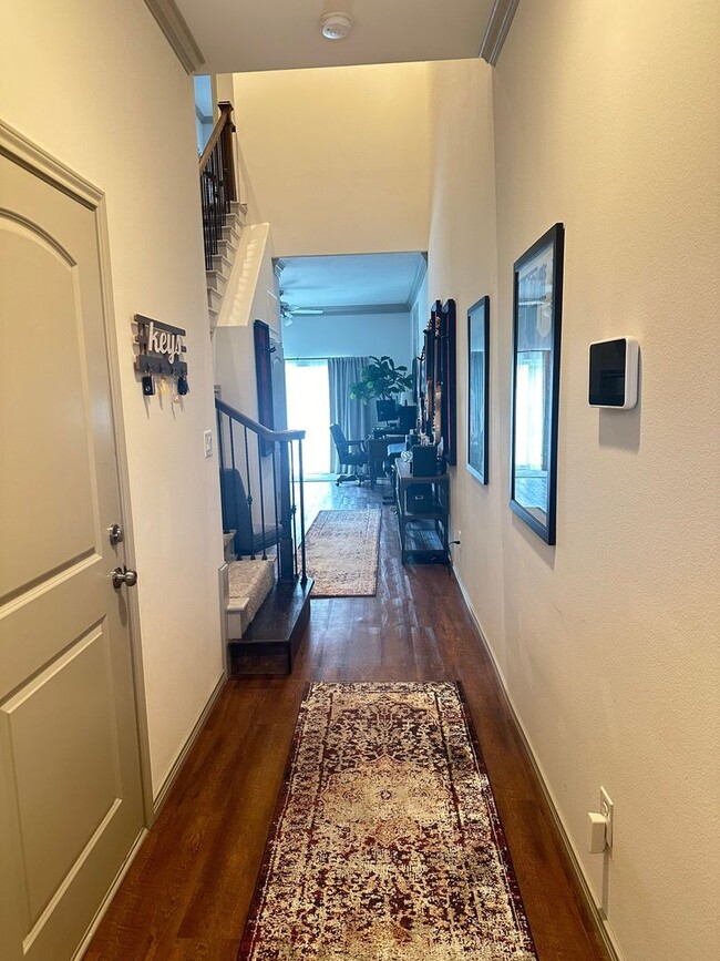 Building Photo - 3/2.5 Townhome in Burleson