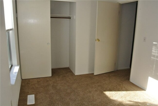 Building Photo - 3Bd/2Ba Bellevue House