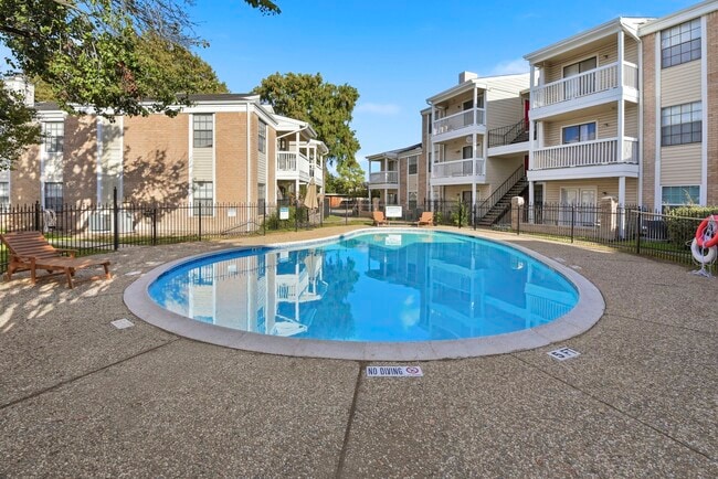 Building Photo - 2750 Holly Hall St