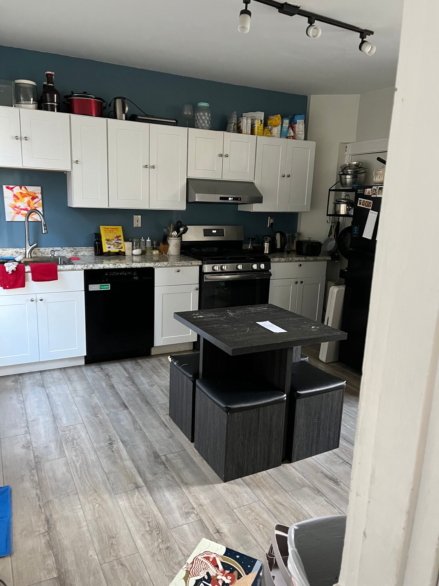 Building Photo - 1011 Penn St