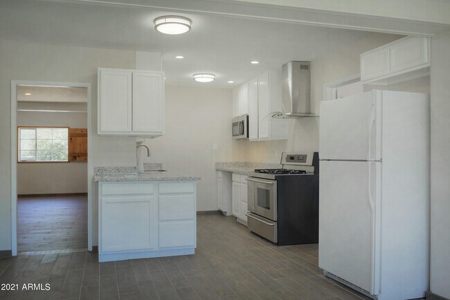 Building Photo - 10006 N 37th St