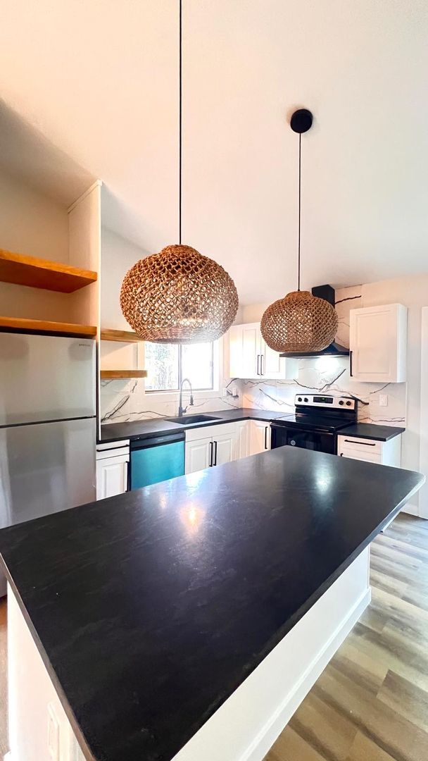 Building Photo - Stylish 2-Bed Carrboro Home with Private Patio