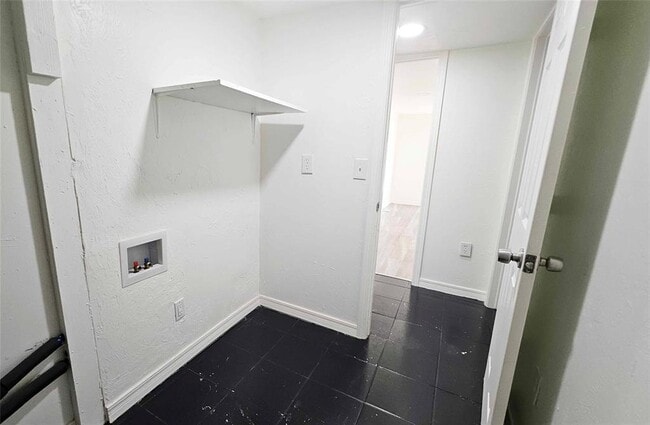 Building Photo - 721 Proctor Pl