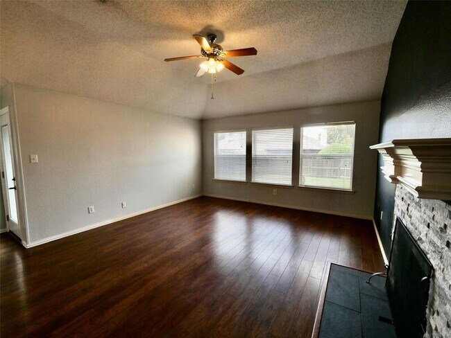 Building Photo - 4502 Highlands Dr