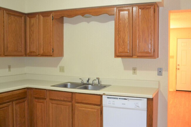 Building Photo - 3053 Olympia Dr