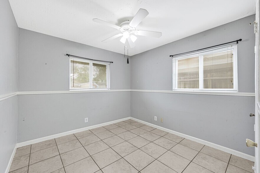 Building Photo - 3806 Kaplan Dr