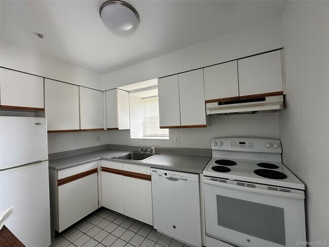 Building Photo - 101 Sylvan Ave