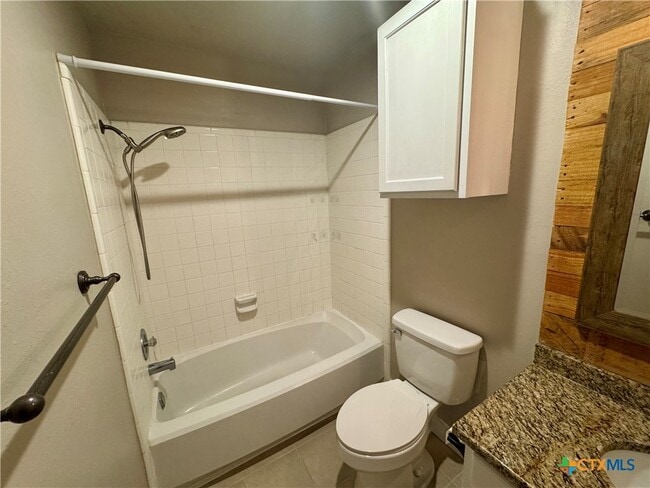 Building Photo - 1202 Thorpe Ln