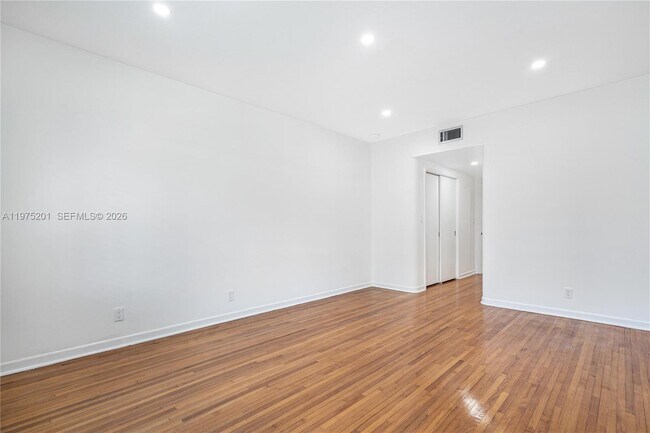 Building Photo - 1235 Algardi Ave