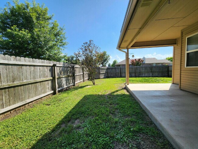 Building Photo - 4633 Stonehaven Dr