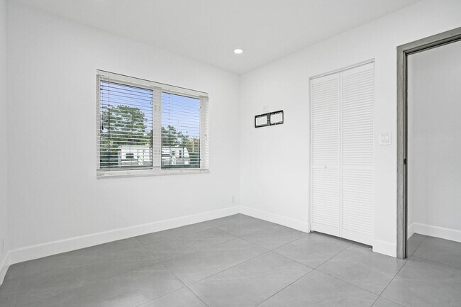 Building Photo - 6700 E Tropical Way