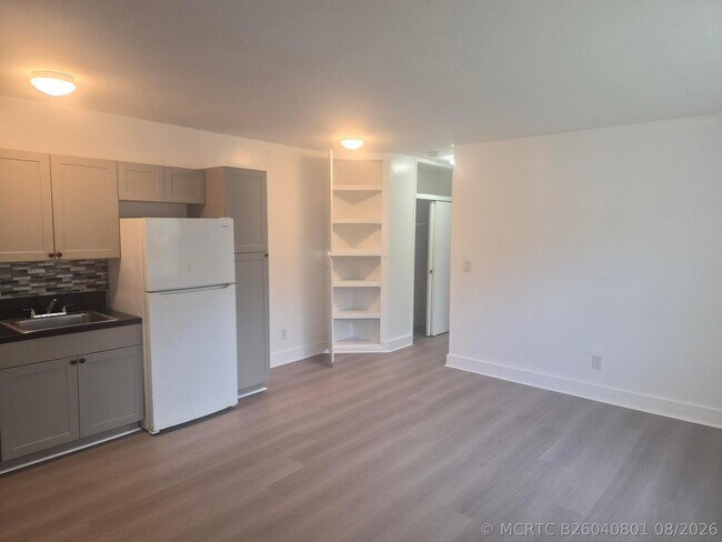 Building Photo - 2032 NE 168th St