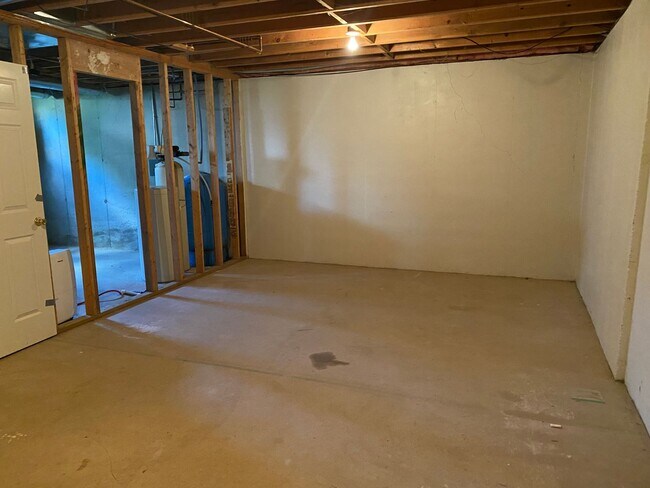 Building Photo - 3 Bedroom Duplex in Rockford!