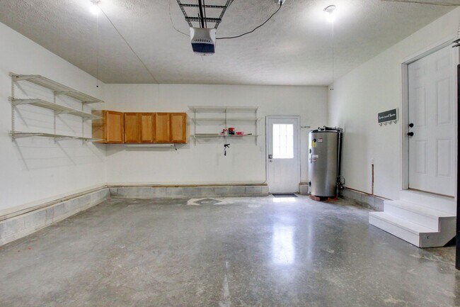 Building Photo - 180 Kings Deer Dr
