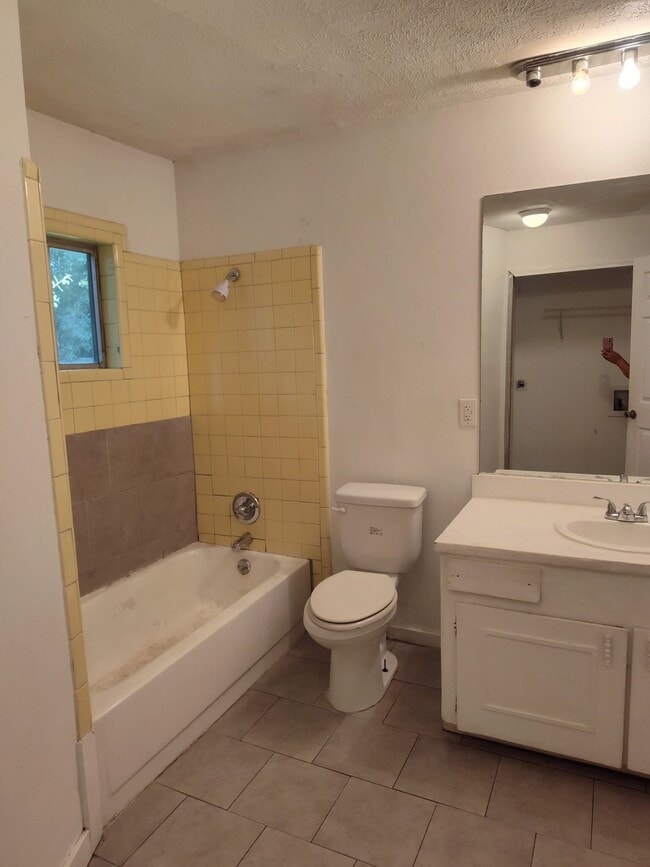 Building Photo - 114 Culpepper Dr