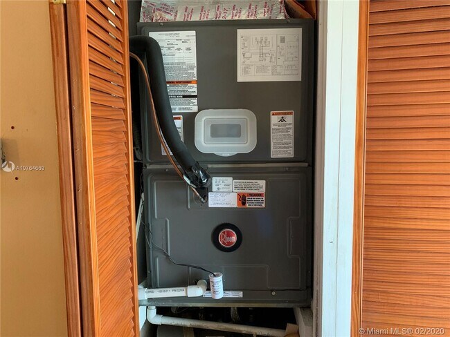 Building Photo - 607 S State Rd 7